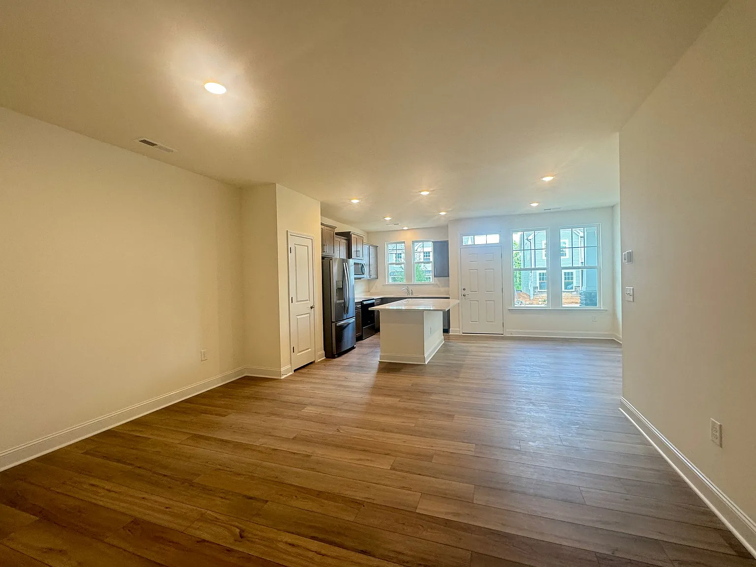 3 bed, 1607 sqft, $1,795 — Photo 4
