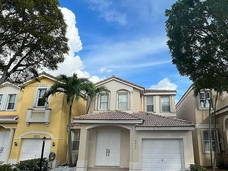 4847 NW 108th Ct — Photo 4
