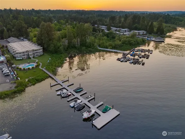 4214 W Lake Sammamish Parkway NE #202, Redmond, WA 98052