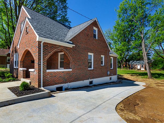2nd image of 3560 Princeton Cir NE