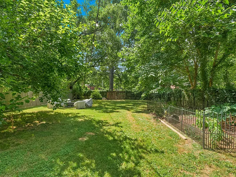 708 Shelby Ave — Photo 29