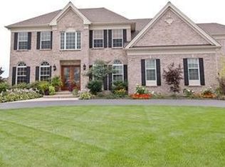 5525 Chancery Rd, Gurnee, IL 60031