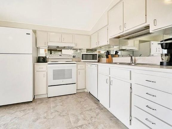3rd image of 208 N Delaware Blvd #208