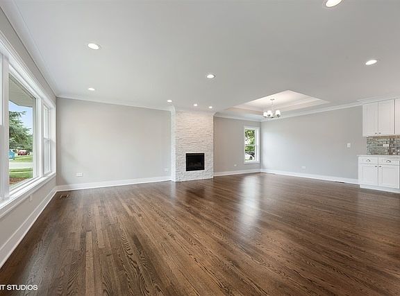 3rd image of 7215 Le Claire Ave