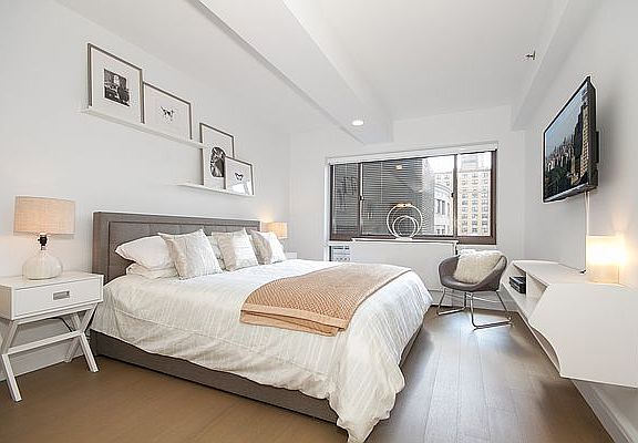 4th image of 311 W 50th St #2T