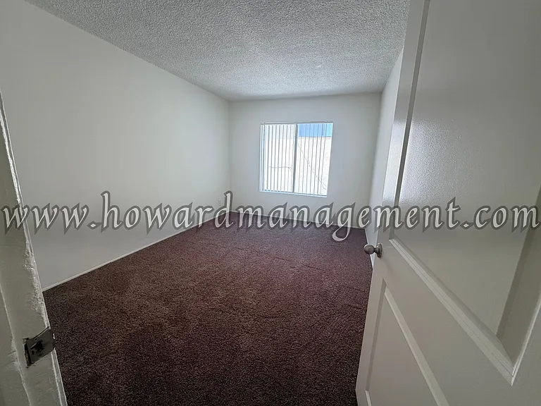 04256LI — Photo 16