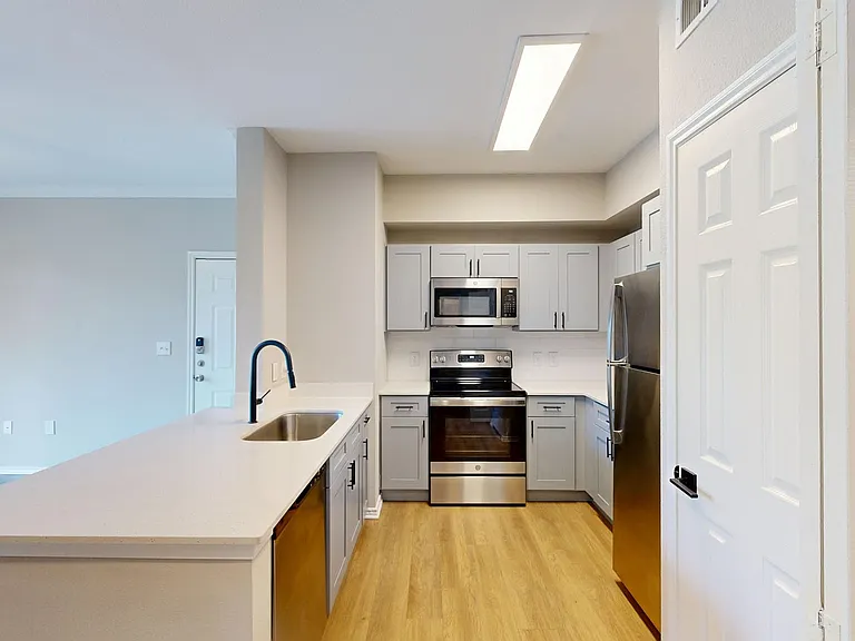 Lakeline Villas — Photo 44