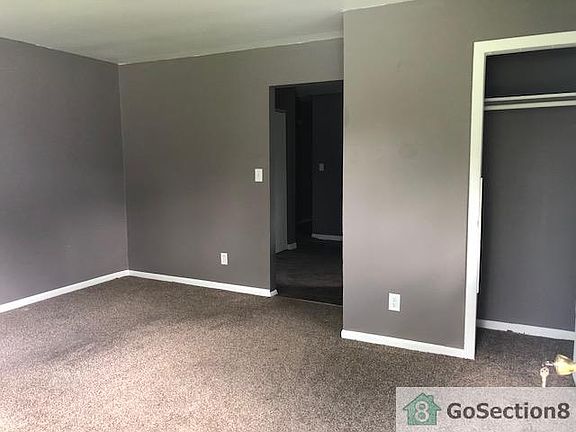 2nd image of 2710 N Hawthorne Ln