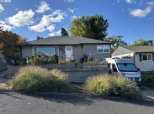712 W 15th St, The Dalles, OR