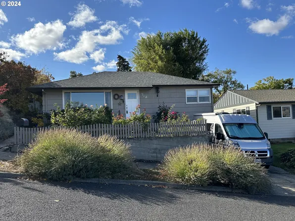712 W 15th St, The Dalles, OR 97058