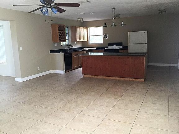 3rd image of 3210 SW 19th St
