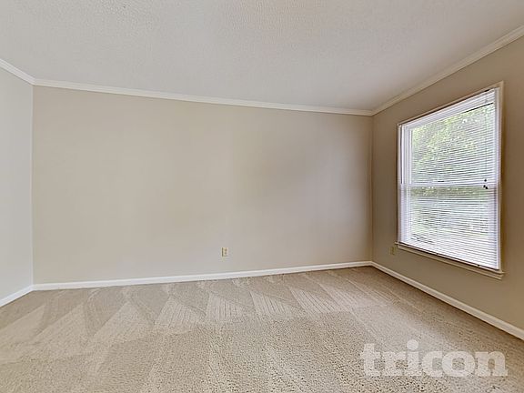 3rd image of 2820 Royal Ridge Ln