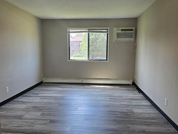 2nd image of 321 Finkbine Ln APT 11