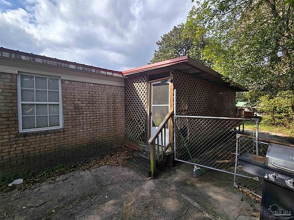 2nd image of 1014 W Lloyd St