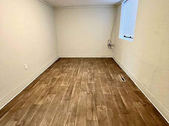 5th image of 1403 E 3rd St #Basement