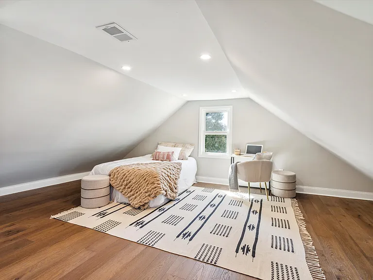 933 Henry Ave — Photo 33
