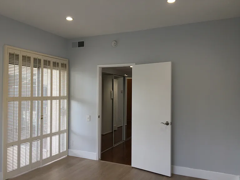 612 S Barrington Ave — Photo 21