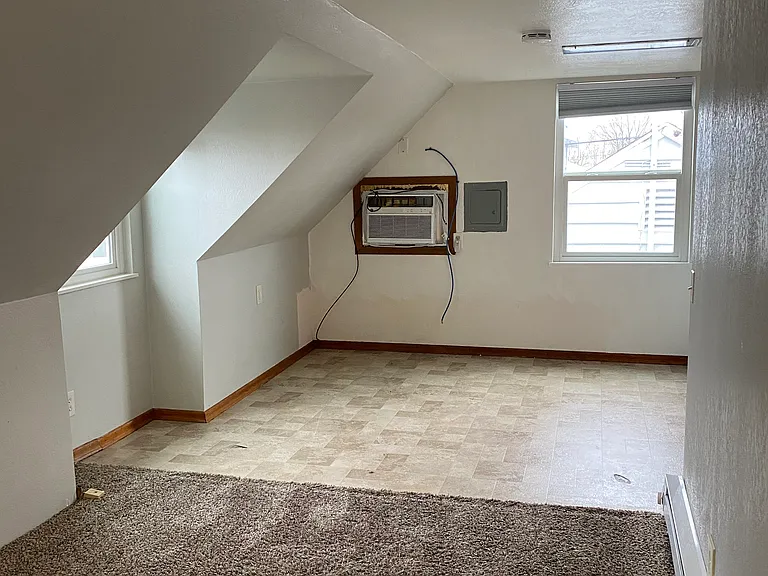 1042 W Cascade Ave #B — Photo 12