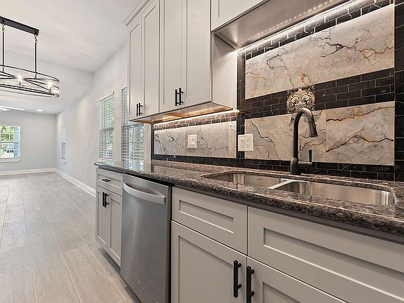 5th image of 284 Porter Ave #1