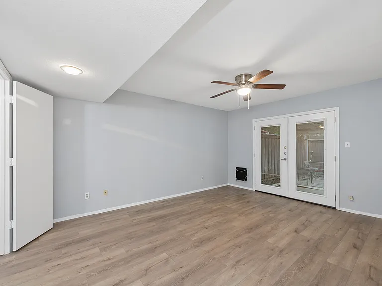 513 Hunters Glen St — Photo 14