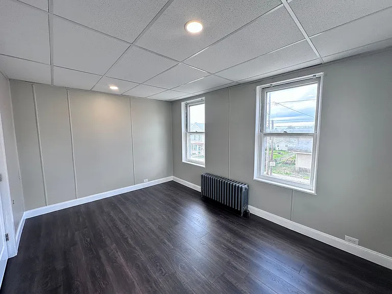302-308 W Main St — Photo 12