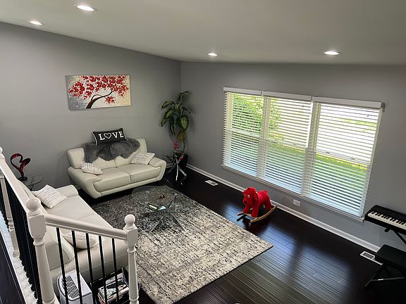 4th image of 1126 N King Arthur Ct