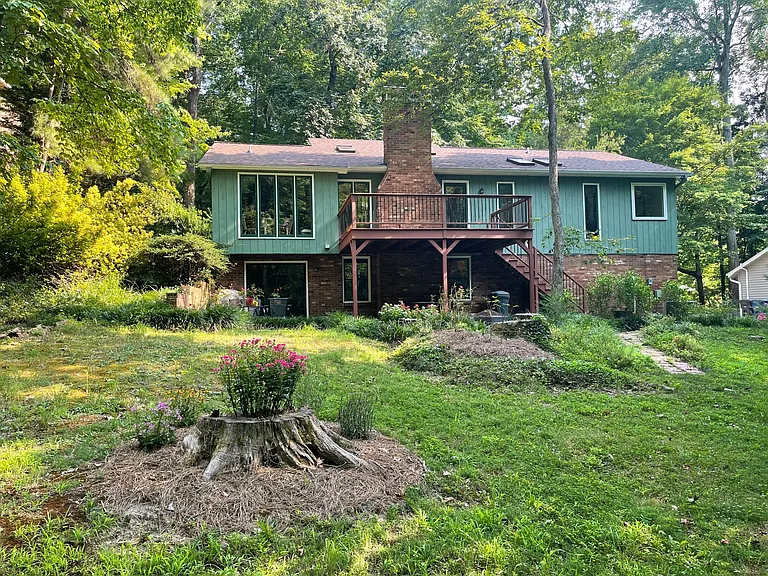 Woodbriar Rd — Photo 1
