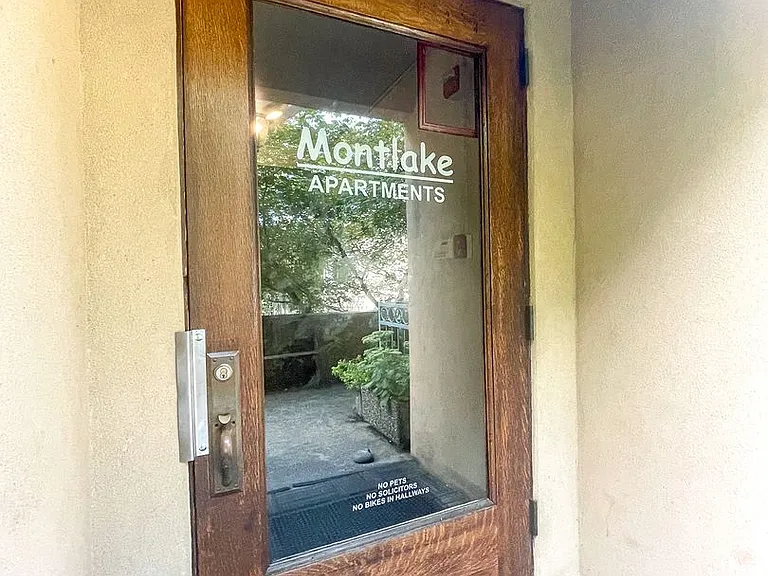 Montlake Apartments — Photo 11