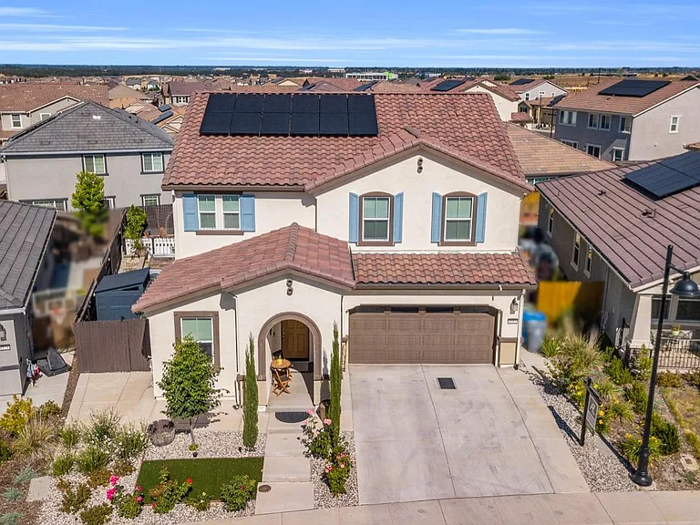 4583 Butterfly Ridge Dr — Photo 2