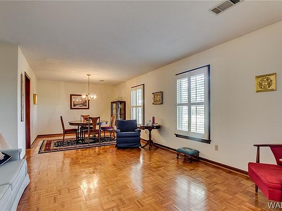 4th image of 3039 10th Ave E