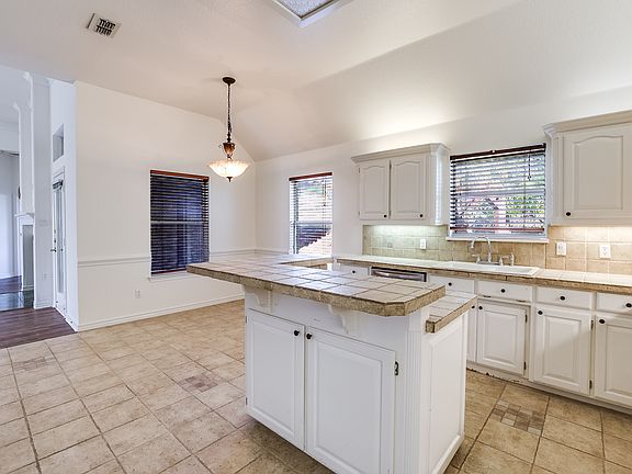 5th image of 5901 River Bend Dr
