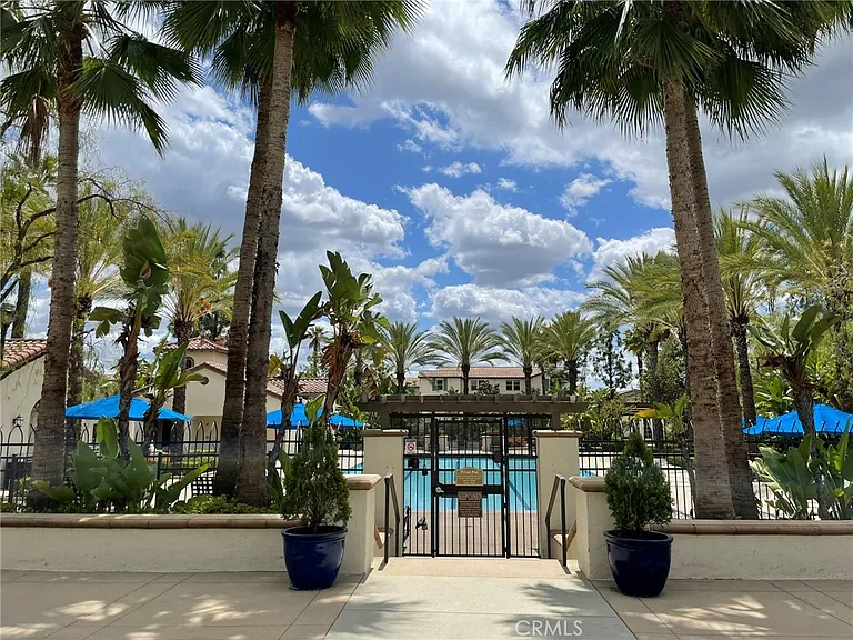 810 E Promenade #C — Photo 36