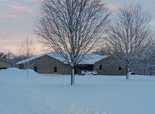 1720 Knoxville Rd, Sherrard, IL 61281