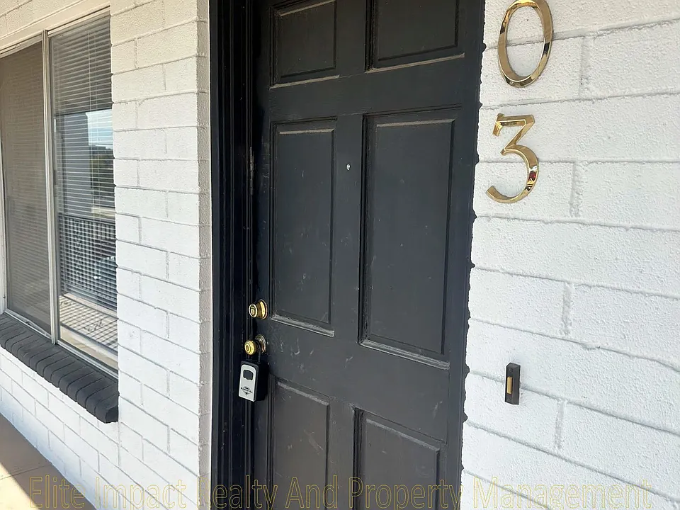 301 W Helen St