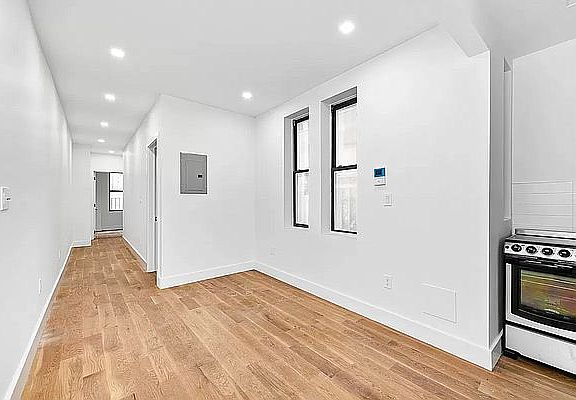2nd image of 16 Saint Marks Pl #Dx1
