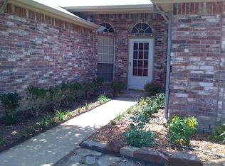 7837 Clover Leaf Dr, North Richland Hills, TX 76182
