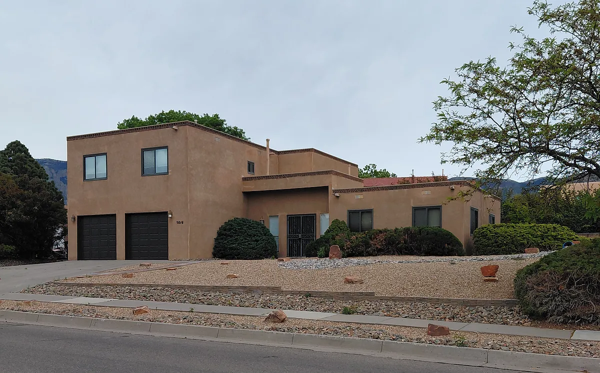 Building Photo - 5016 Larchmont Dr NE