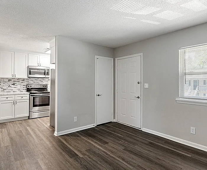Step into this bright and inviting kitchen, designed for modern living.
