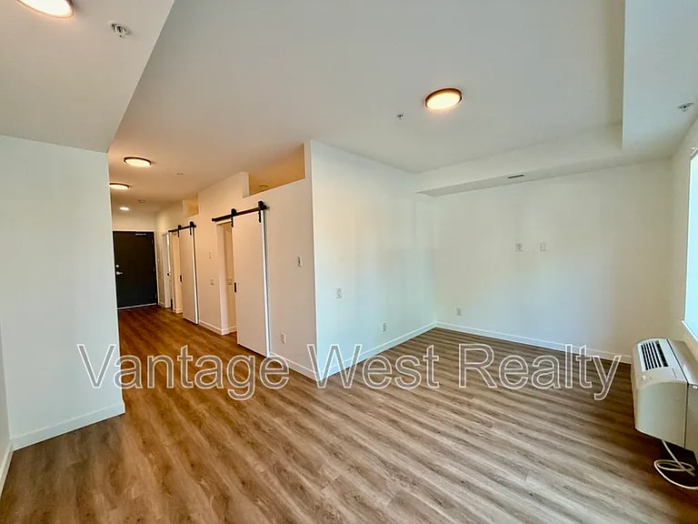 615 Rutland Rd N #101 — Photo 14