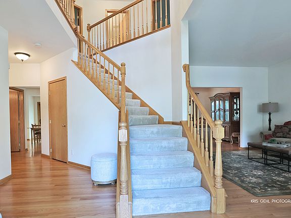 3rd image of 448 Kelly Ln