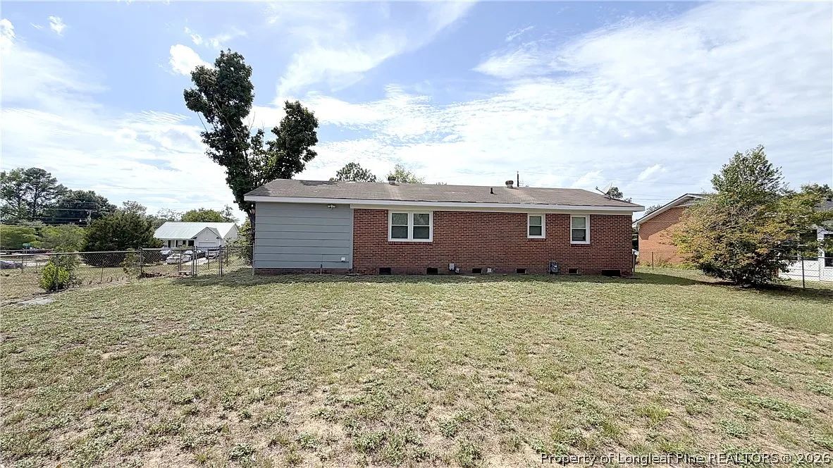 3 bed, 2.0 bath, 1098 sqft, $1,495 — Photo 2