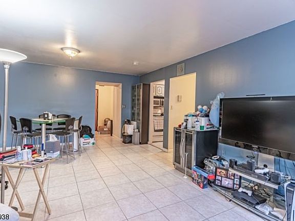 4th image of 179 Columbia Ave APT 9