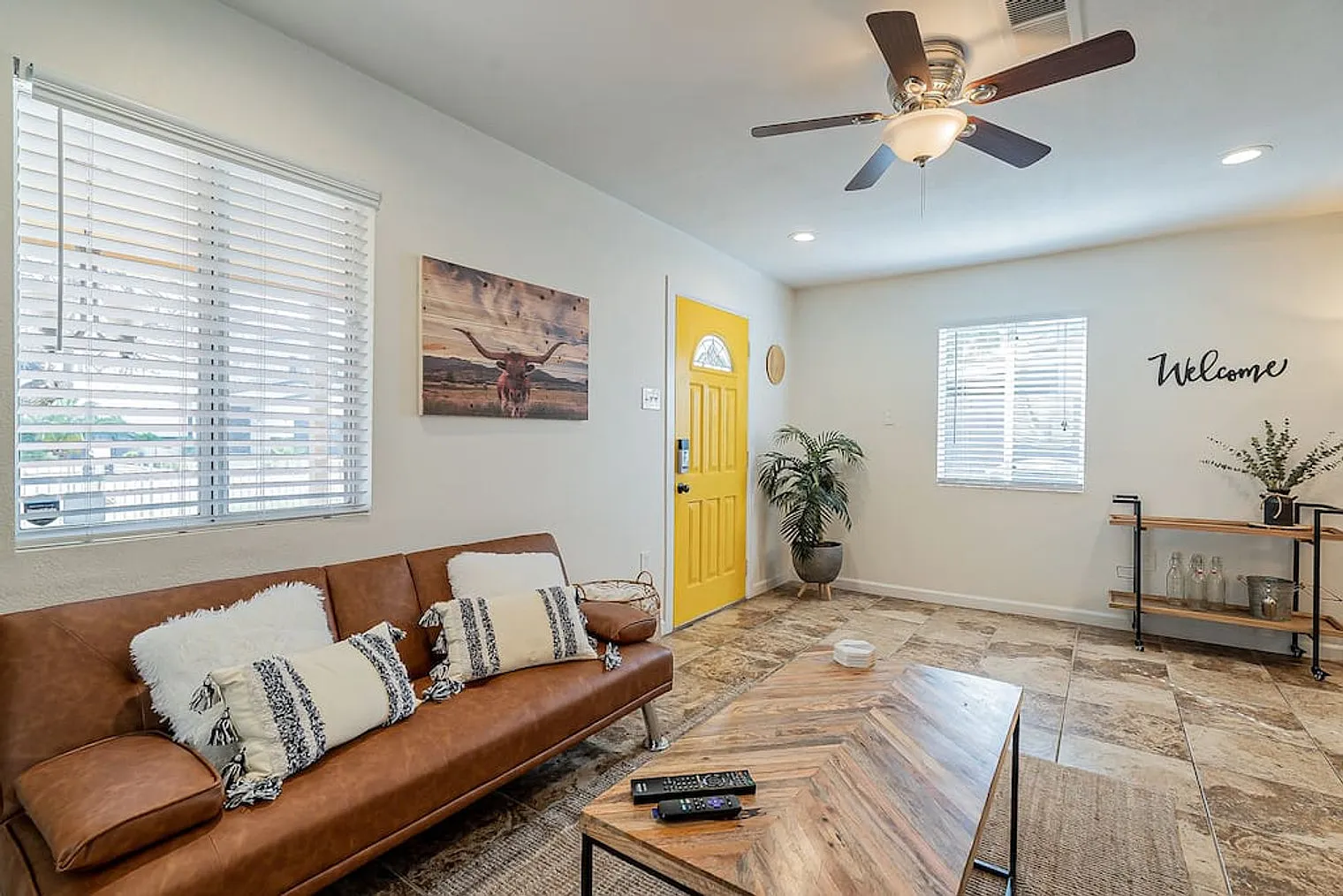 2 bed, 1.0 bath, 1991 sqft, $2,208 — Photo 1