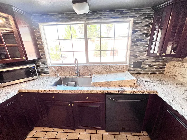 5009 Mesa View Dr — Photo 33