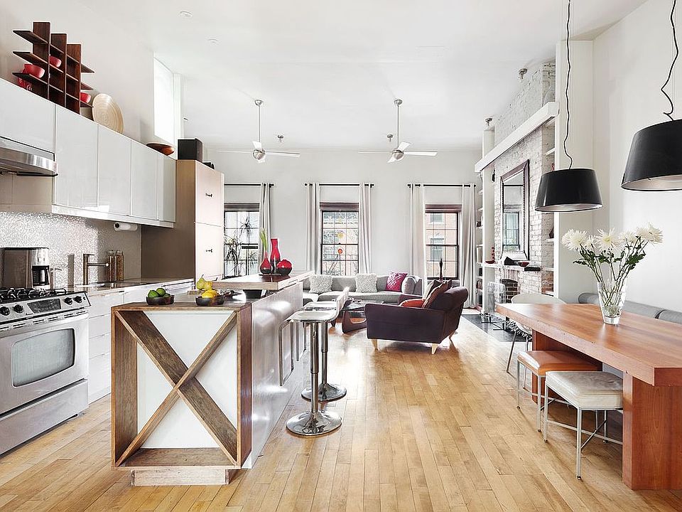 1st image of 262 E 7th St #3
