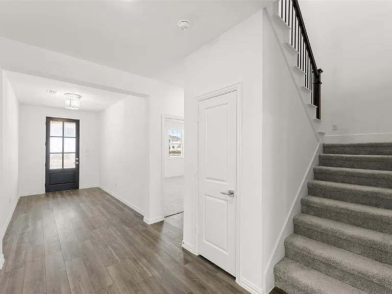 2109 Hibiscus Ln — Photo 3