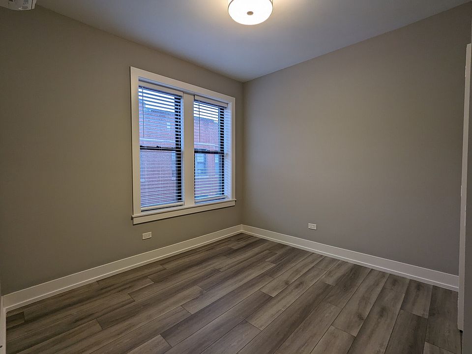 1st image of 3933 N Janssen Ave #3935W3