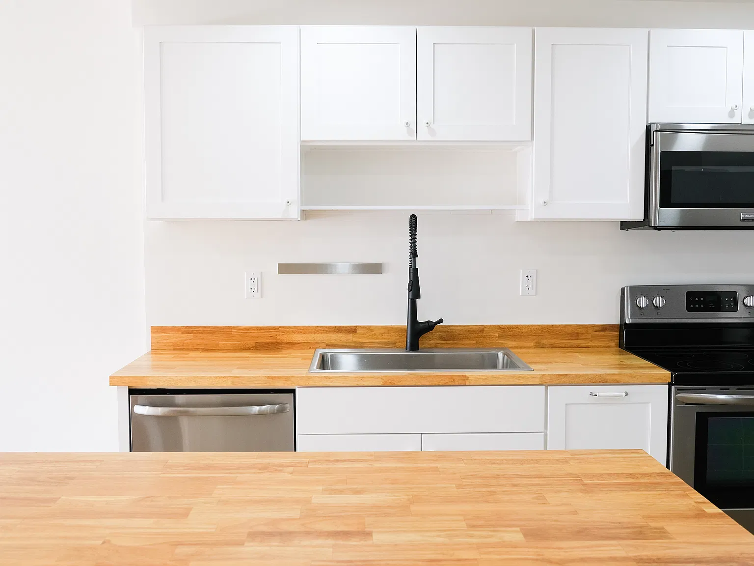 1 bed, 1.5 bath, 743 sqft, $1,850 — Photo 4
