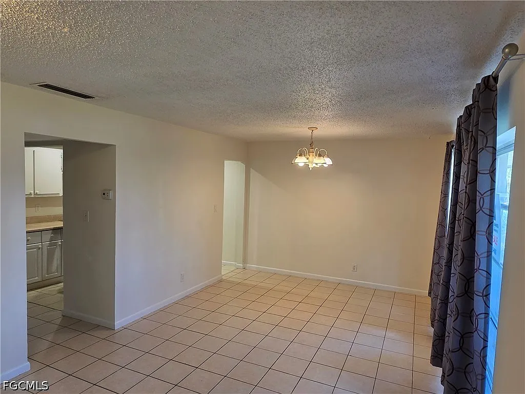 2 bed, 1.0 bath, 812 sqft, $1,200 — Photo 4