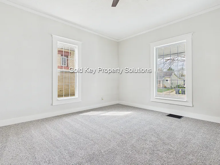 2420 Jackson St — Photo 9